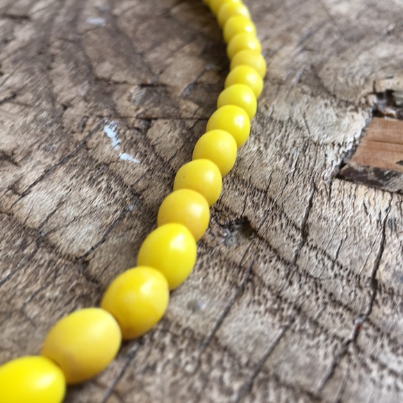 Yellow Beaded Necklace - Picture 4 of 5